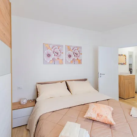 Appartement Lovely Near The Sea W/ Private Parking!